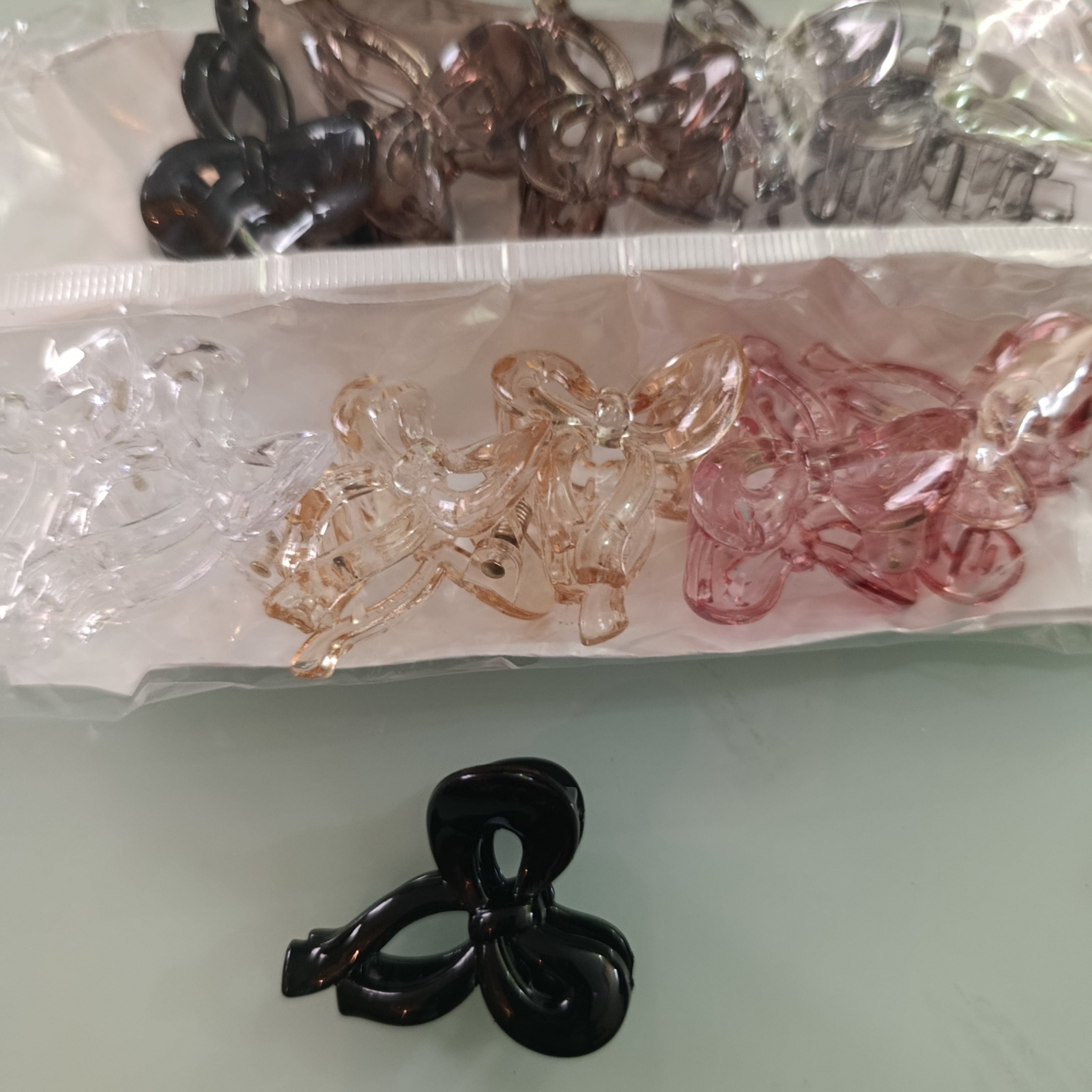 PINZA DE PLASTICO PARA CABELLO 4 COLORES SURTIDOS POR MAYOREO