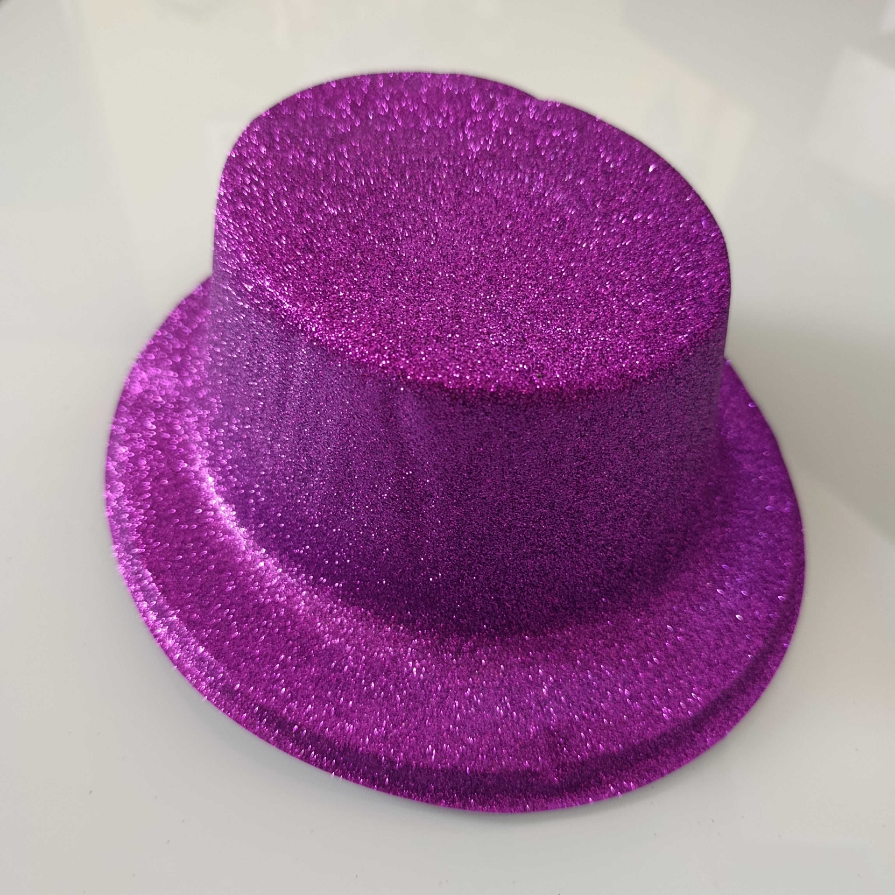 SOMBRERO BOMBIN CON ACABADO METALIZADO Y EFECTO DIAMANTINA POR MAYOREO
