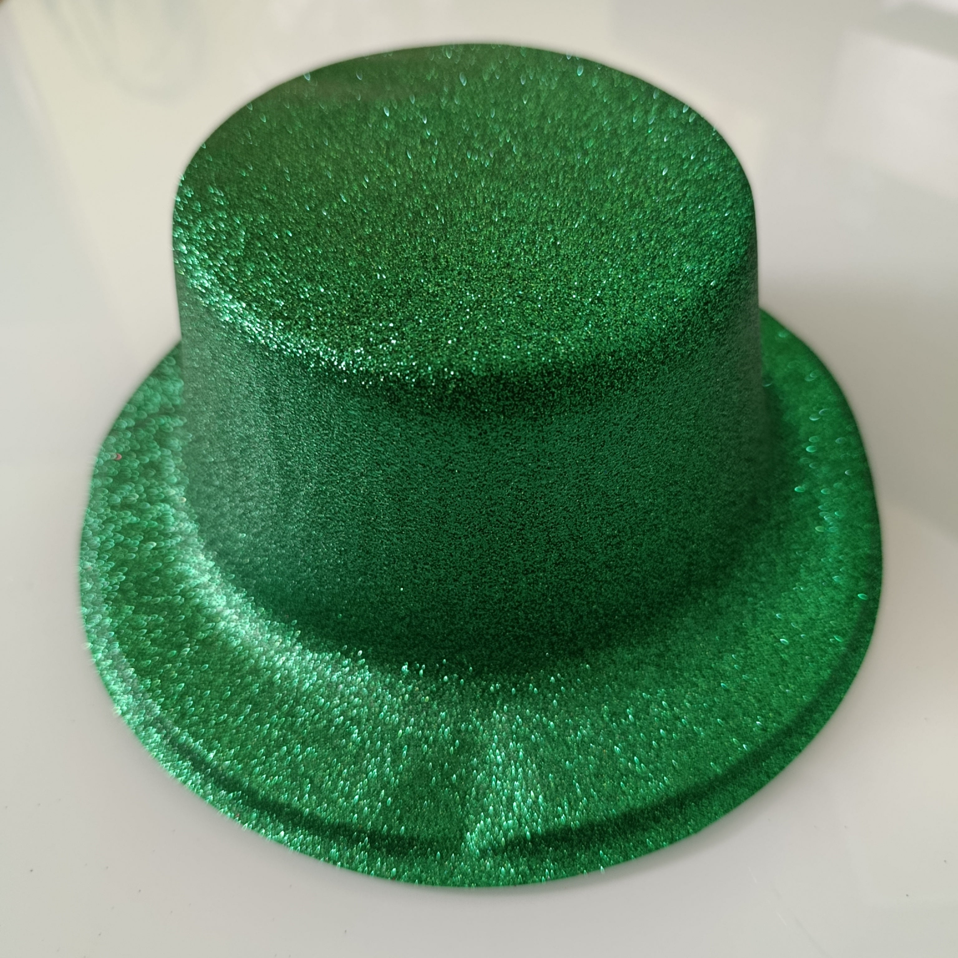SOMBRERO BOMBIN CON ACABADO METALIZADO Y EFECTO DIAMANTINA POR MAYOREO