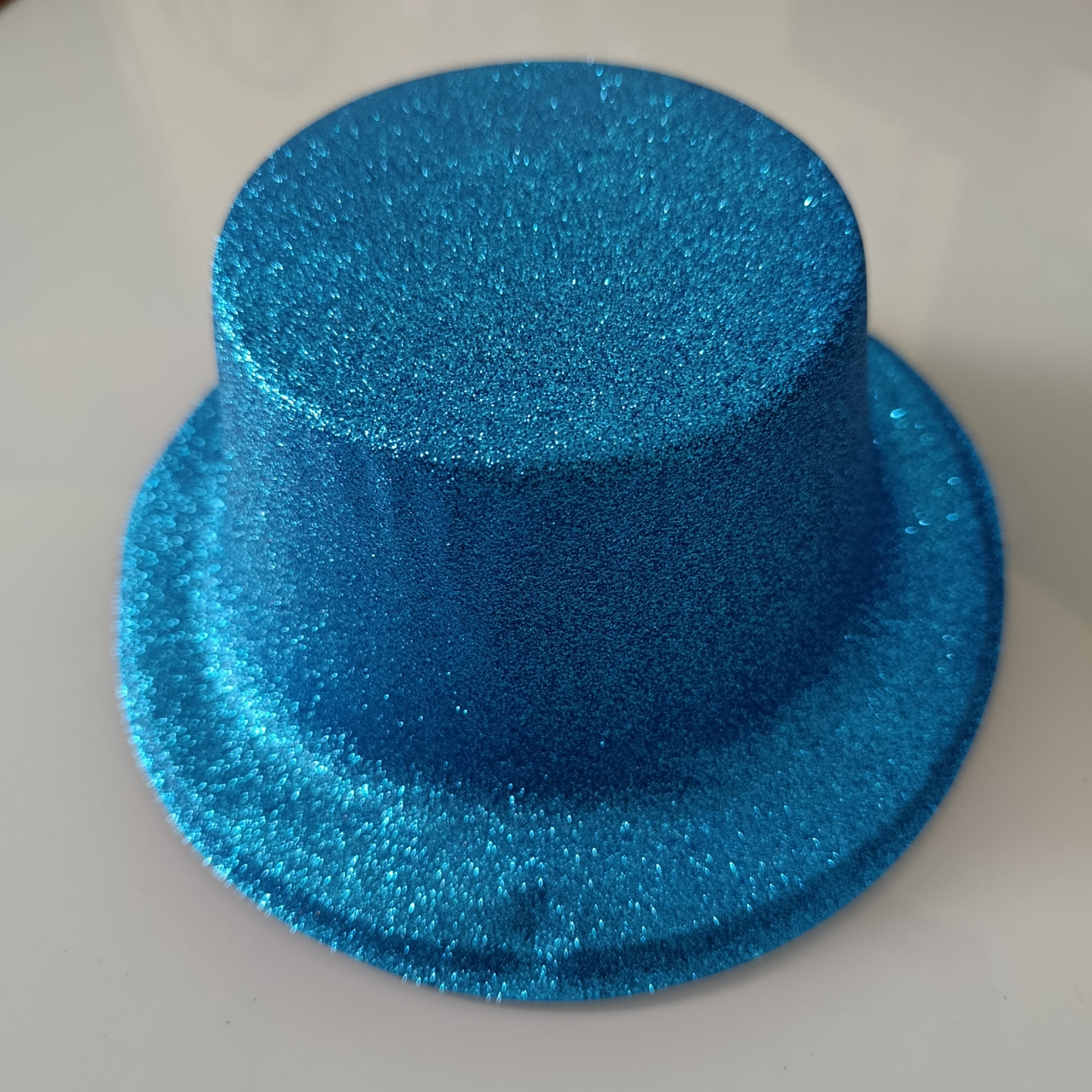 SOMBRERO BOMBIN CON ACABADO METALIZADO Y EFECTO DIAMANTINA POR MAYOREO