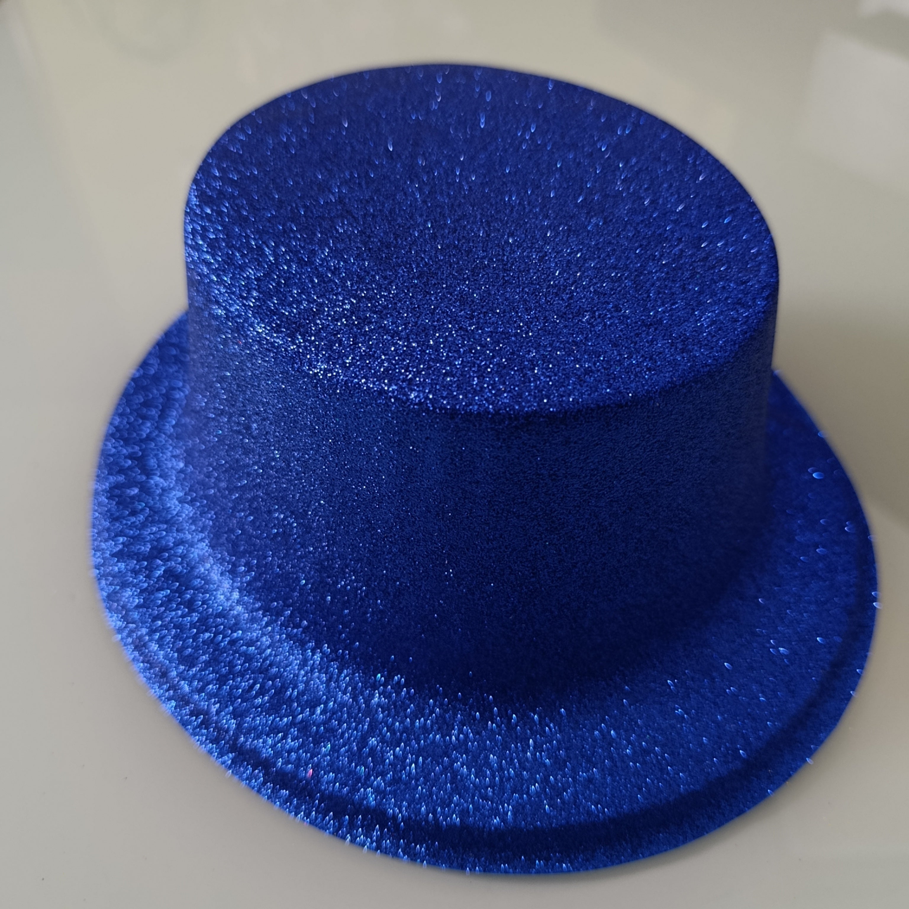 SOMBRERO BOMBIN CON ACABADO METALIZADO Y EFECTO DIAMANTINA POR MAYOREO