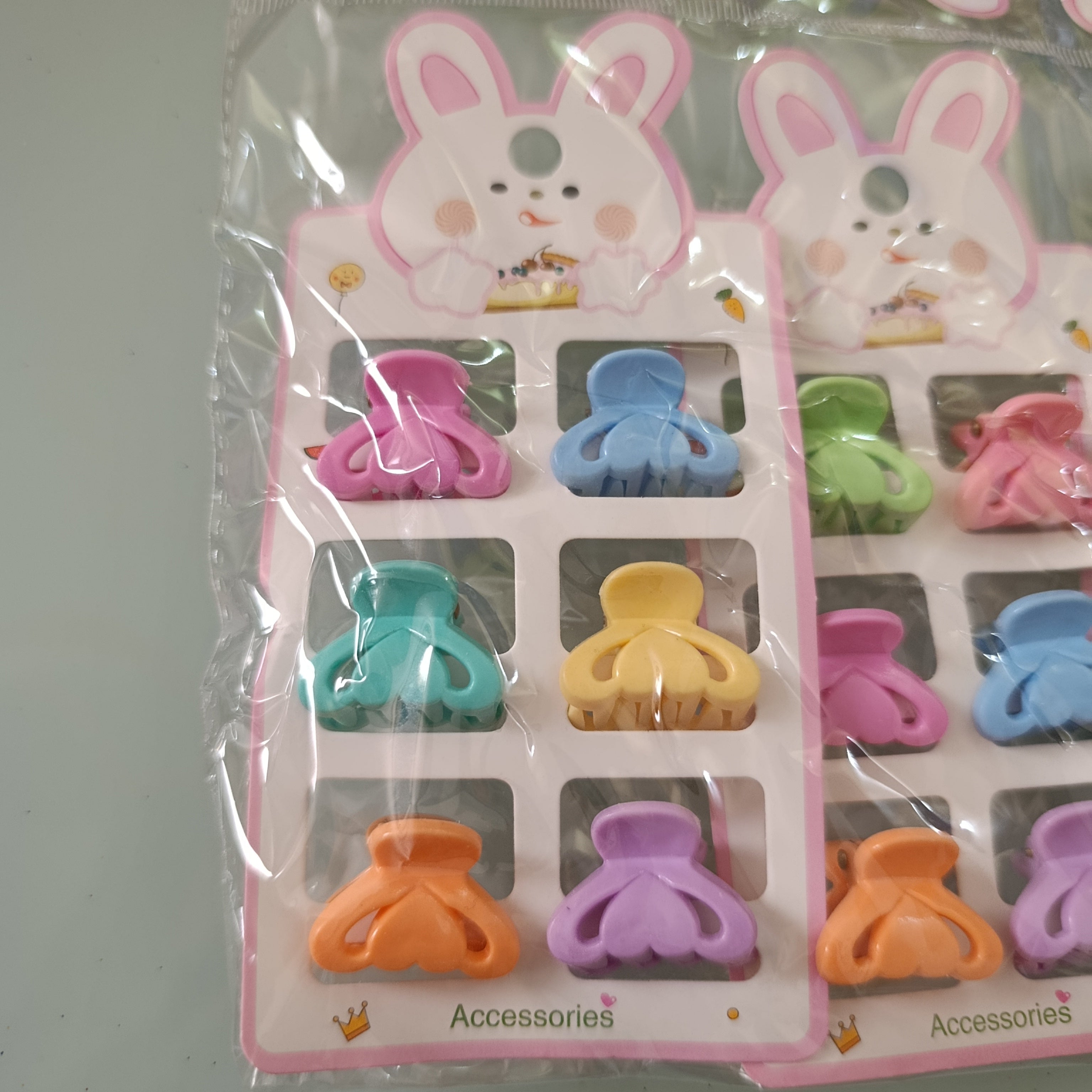 PINZA PARA CABELLO CHICA DE 2.5 CM  EN BLISTER DE 6 PZAS SURTIDO EN DISEÑOS Y COLORES POR MAYOREO
