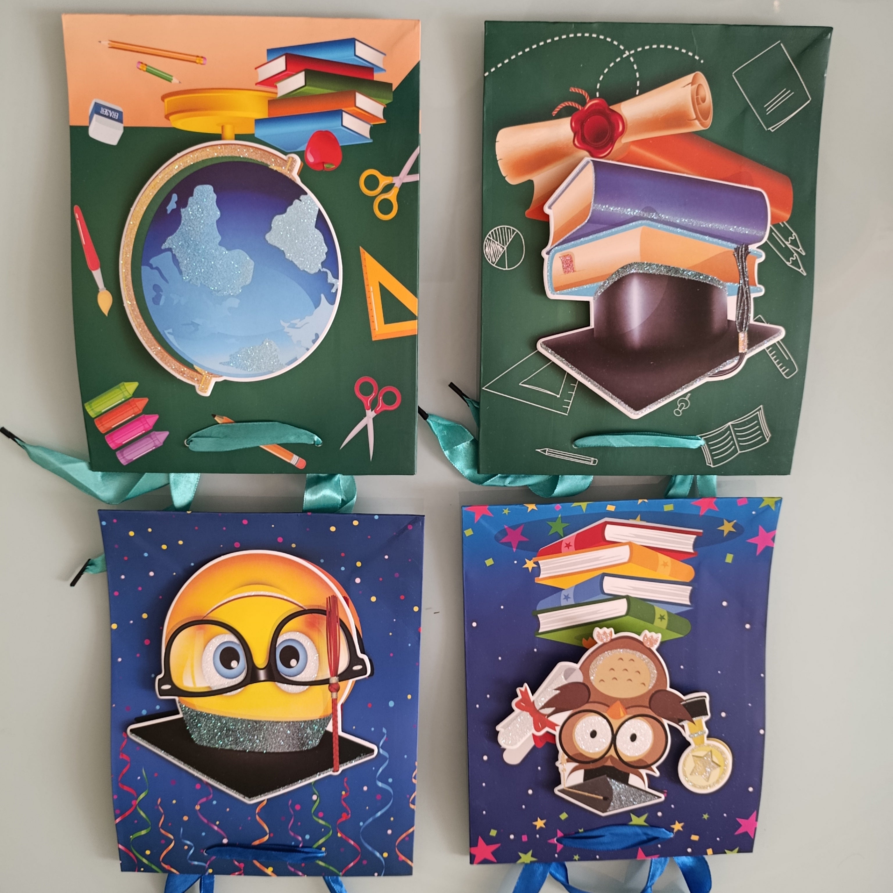 BOLSA DE REGALO CHICA 3D 24X18 CM MOTIVOS GRADUACION SURTIDO EN DISEÑOS PÓR MAYOREO