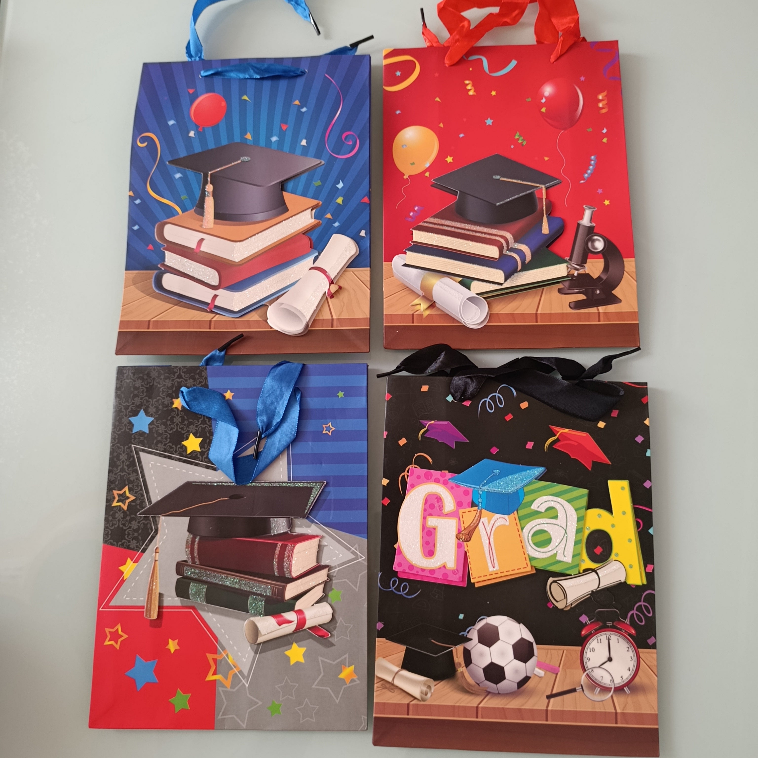 BOLSA DE REGALO CHICA 3D 24X18 CM MOTIVOS GRADUACION SURTIDO EN DISEÑOS PÓR MAYOREO