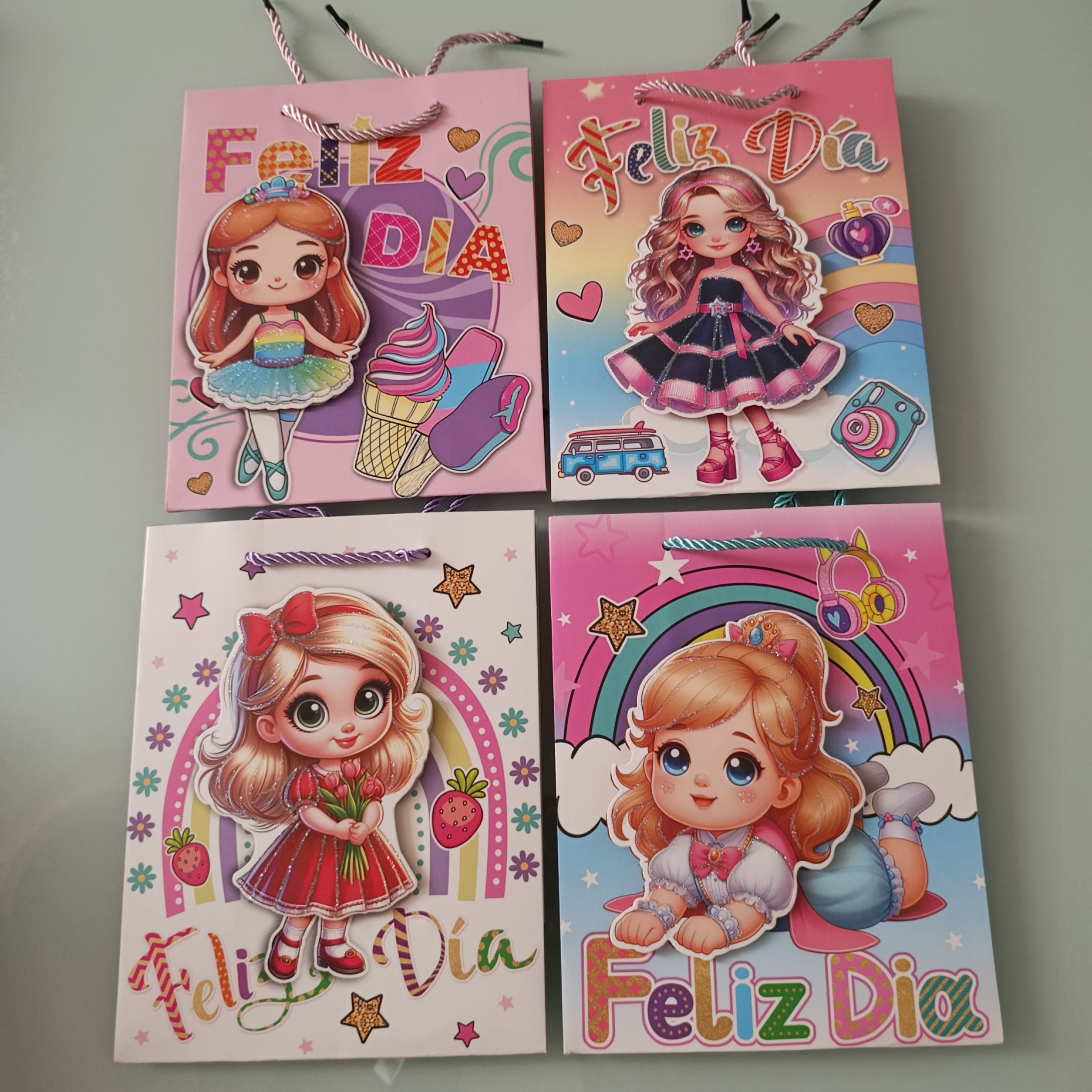 BOLSA PARA REGALO 3D CHICA 24X18 CM SURTIDA EN DISEÑOS DE NIÑA  Y COLORES POR MAYOREO