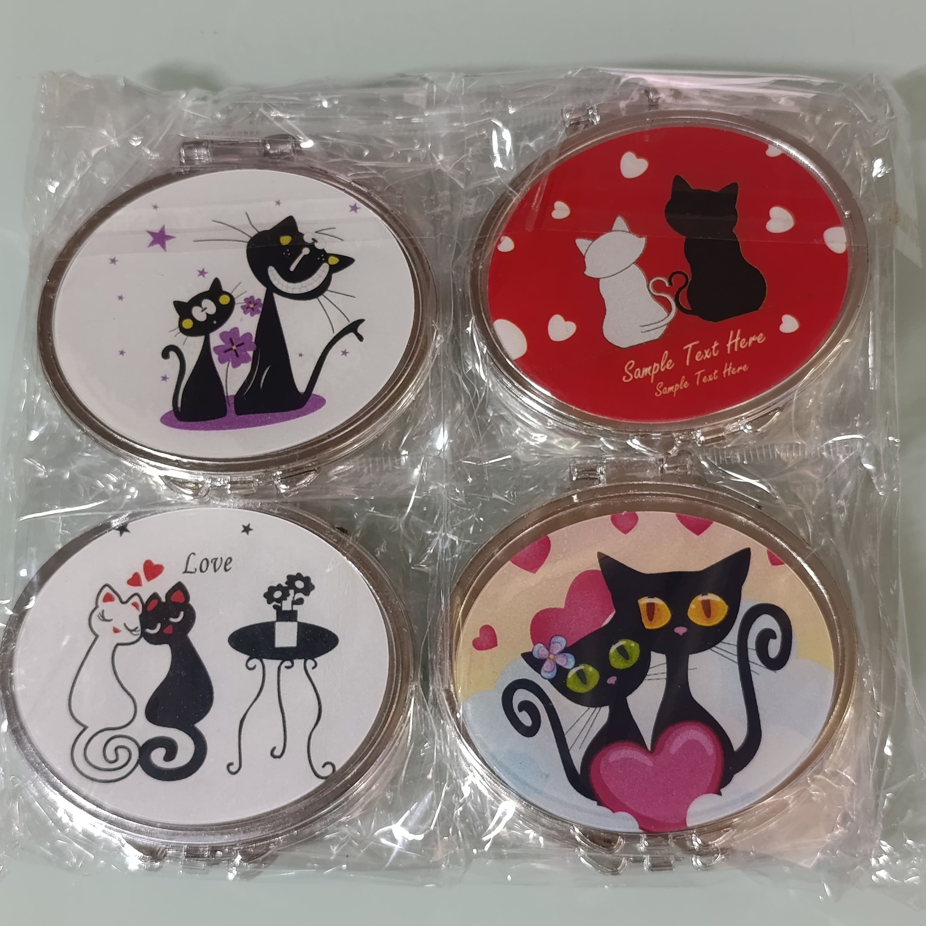 ESPEJO DE BOLSILLO MOTIVOS GATITOS ROMANTICOS SURTIDO EN DISEÑOS Y COLORES POR MAYOREO