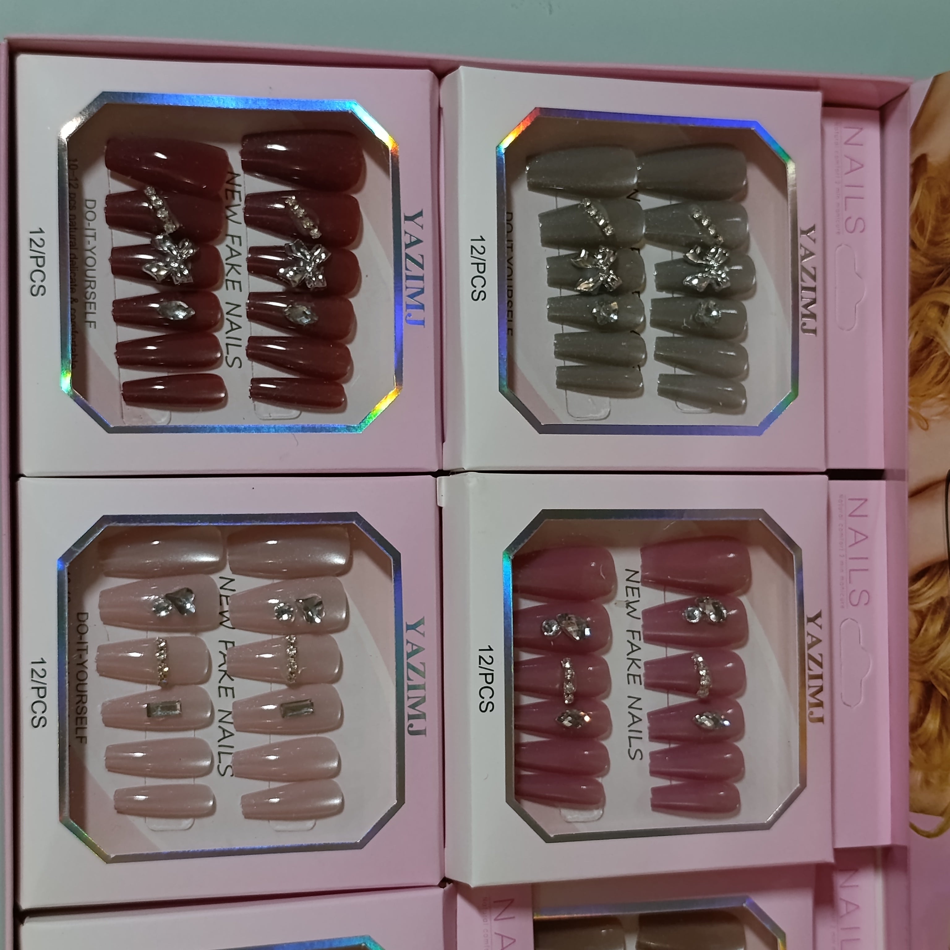 UÑAS DECORADAS YAZIMJ CON PEGAMENTO SURTIDAS EN COLORES Y DISEÑOS POR MAYOREO