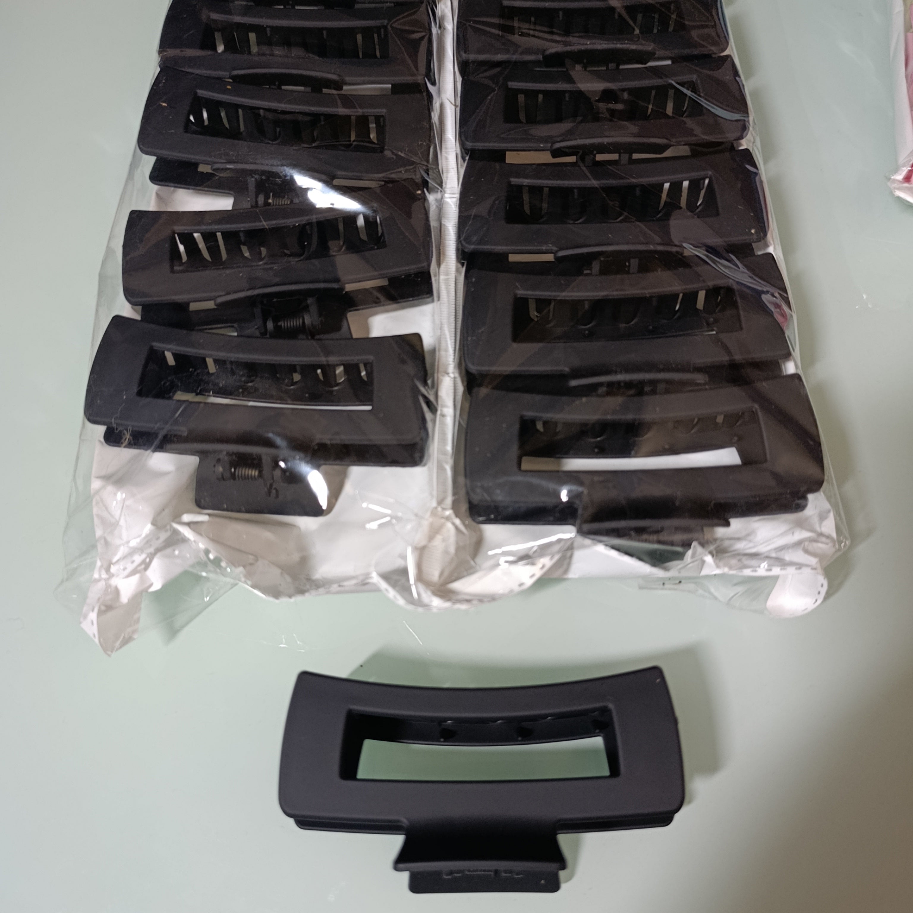 PINZA DE 11 CM DE PLASTICO DE PRIMERA CALIDAD POR MAYOREO