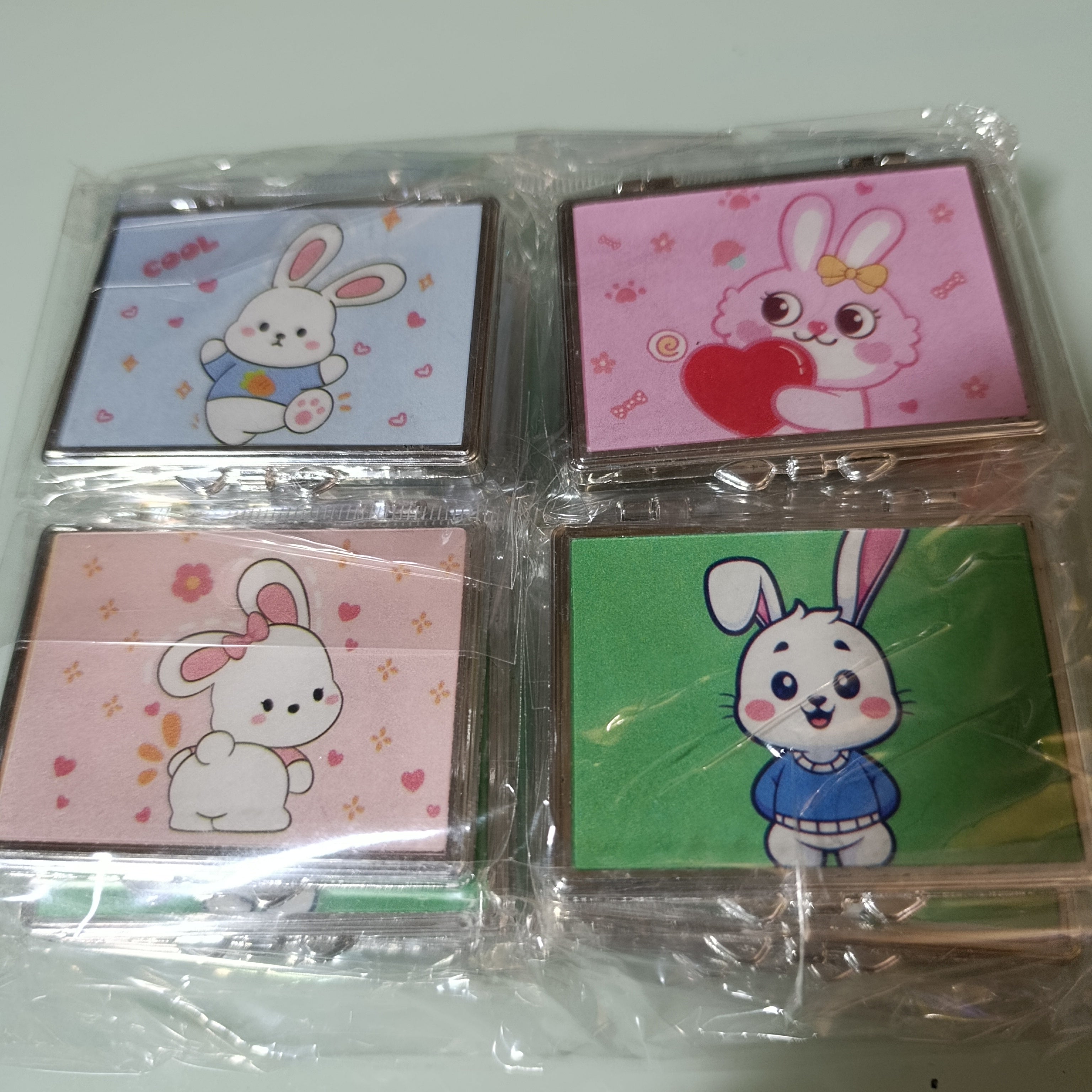 ESPEJO DE BOLSILLO MOTIVOS CONEJITOS SURTIDO EN DISEÑOS Y COLORES POR MAYOREO