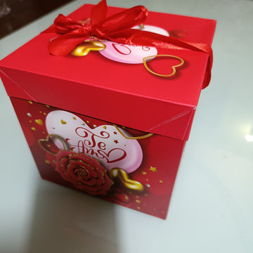 CAJA DE REGALO DE CARTON 15X15X15 CM MOTIVOS AMOR SURTIDOS EN COLORES Y DISEÑOS POR MAYOREO