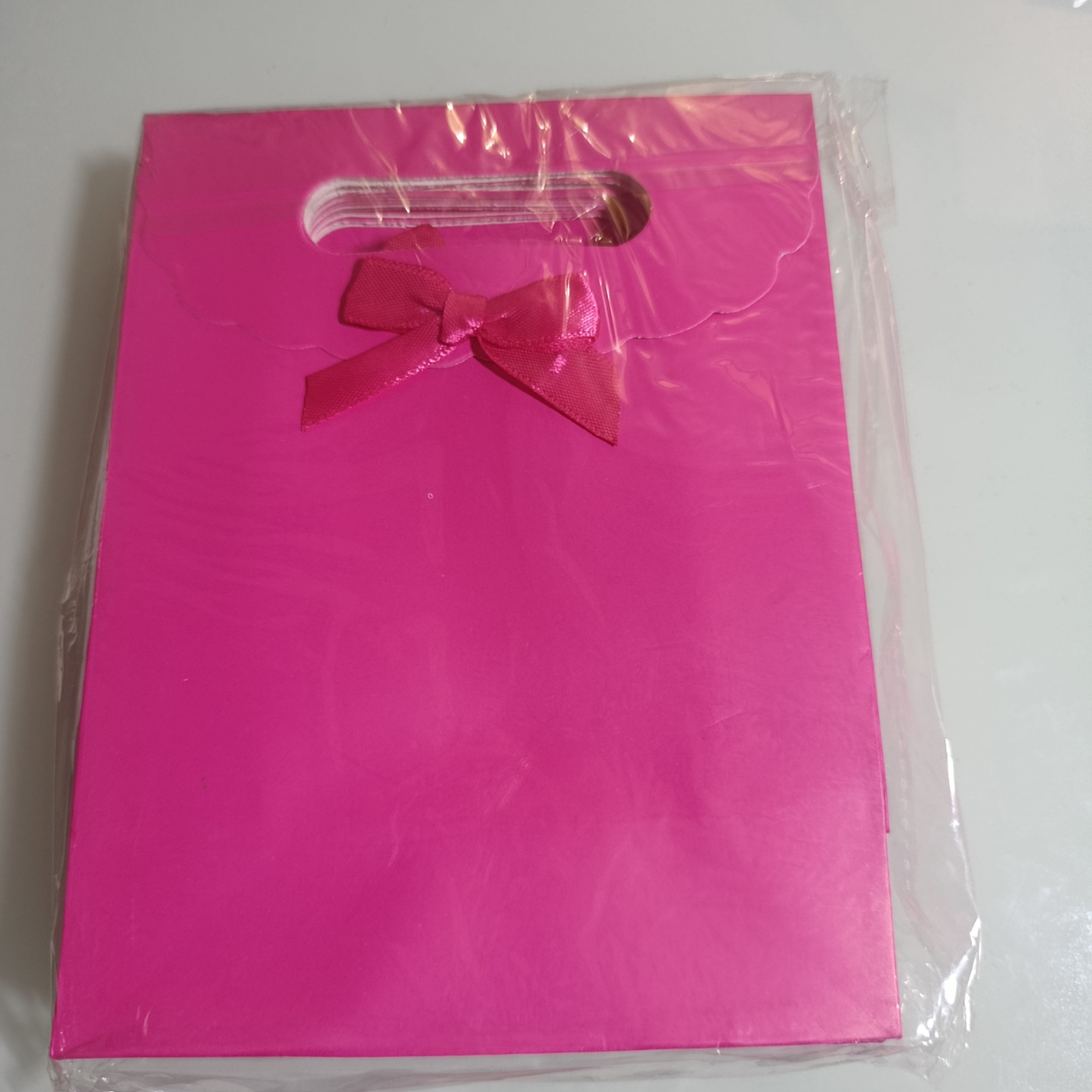BOLSA REGALO ASA TROQUELADA 21X16 CM SURTIDA EN COLORES Y DISEÑOS POR MAYOREO