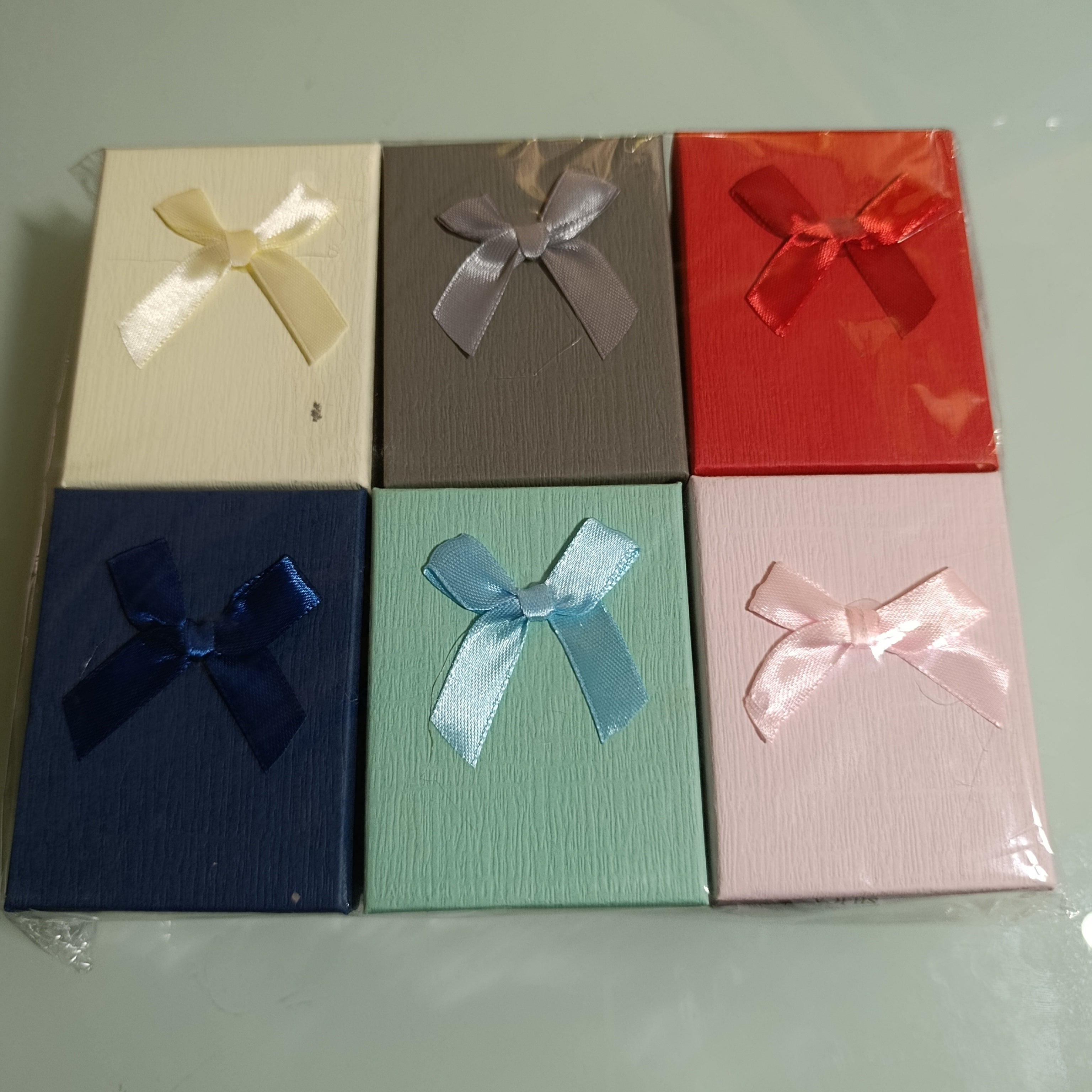 CAJITA DE REGALO  DE CARTON 9X7 CM SURTIDA EN COLORES POR MAYOREO