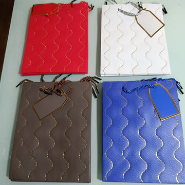 BOLSA DE REGALO 24X18 CM LISA PRIMERA CALIDAD COLORES SURTIDOS POR MAYOREO