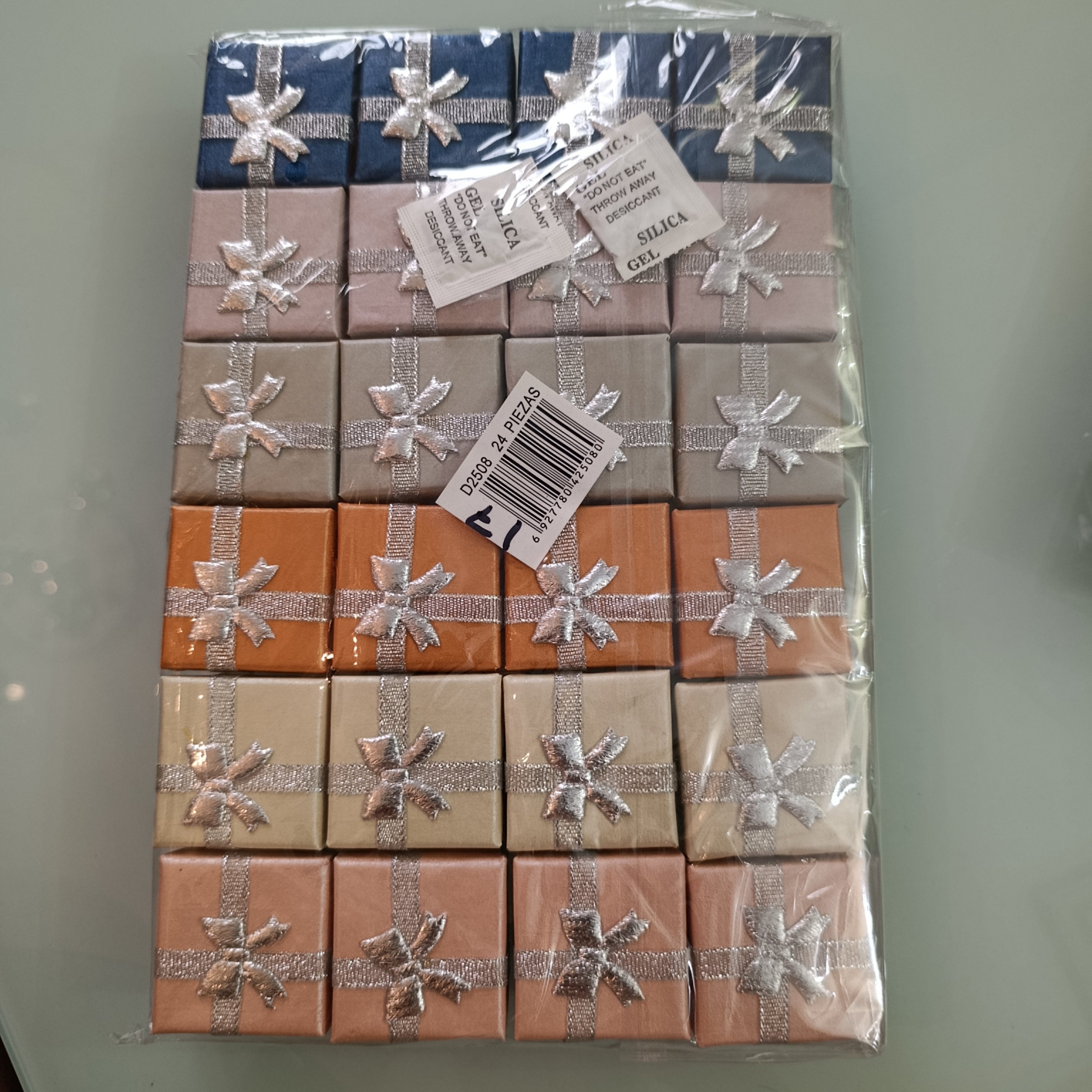CAJITA DE REGALO MINI 4X4 CM SURTIDA EN COLORES YH DISEÑOS POR MAYOREO