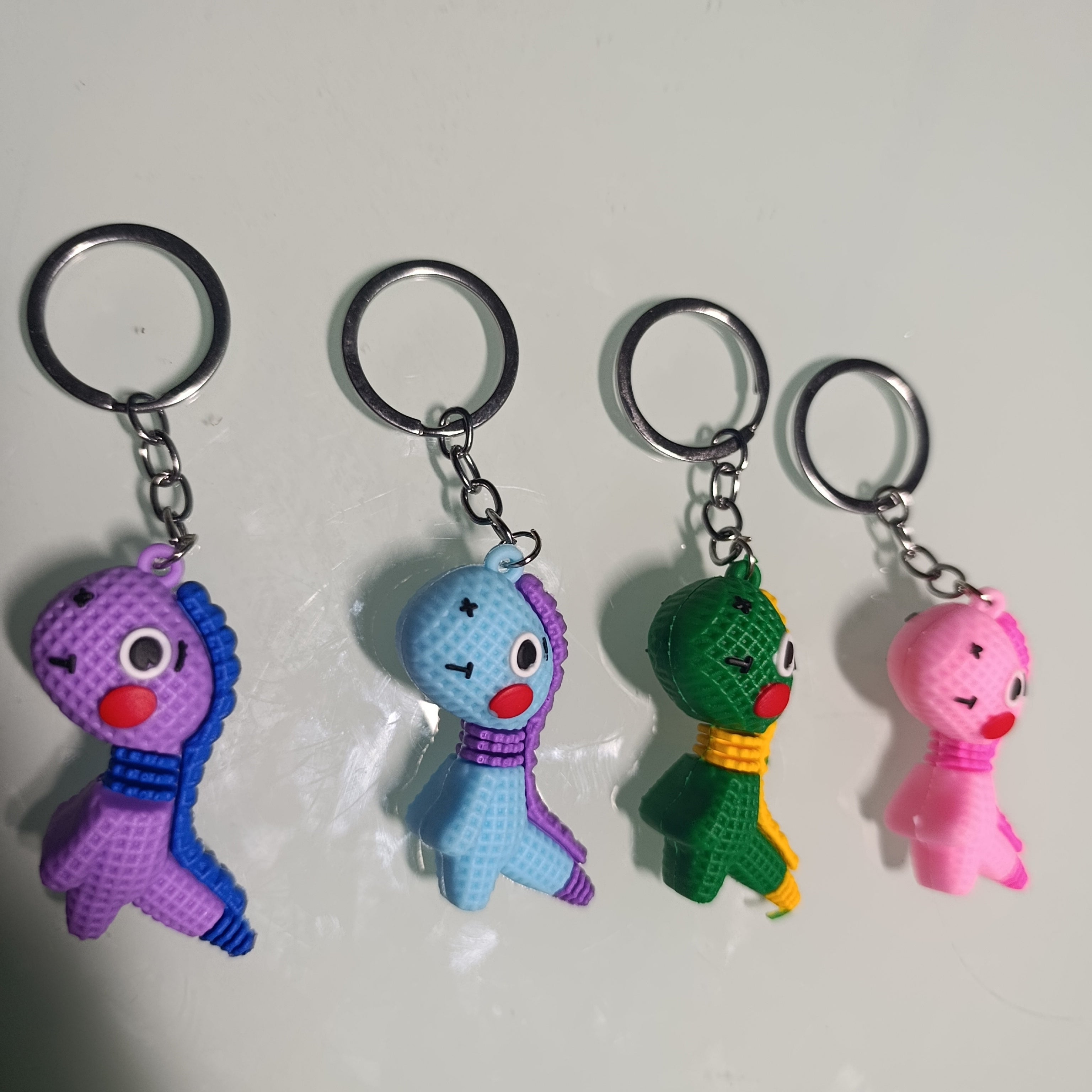 LLAVERO DE GOMA MUÑECA 5 CM SURTIDO EN COLORES POR MAYOREO