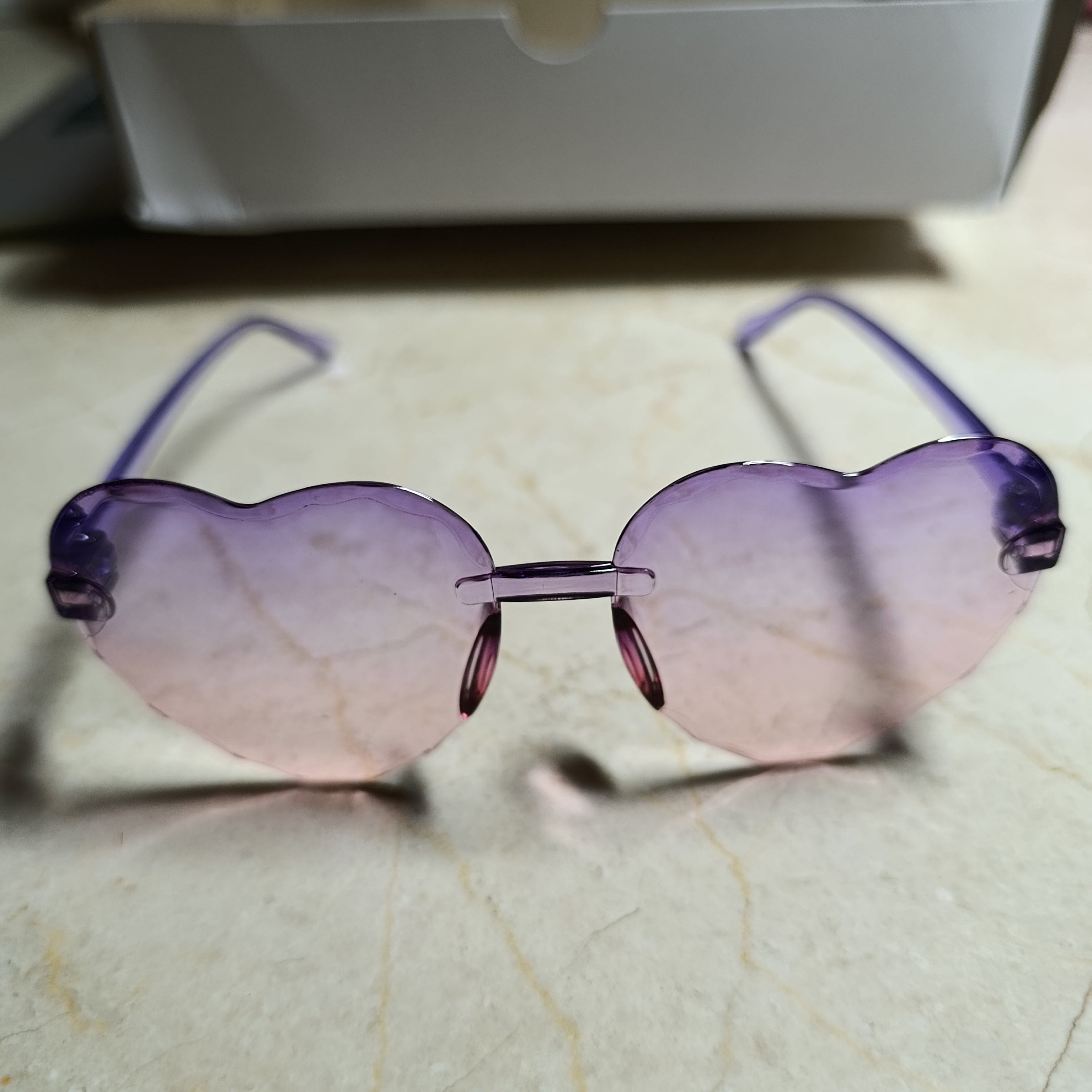 LENTES DE SOL EN FORMA DE CORAZON SURTIDO EN COLORES POR MAYOREO