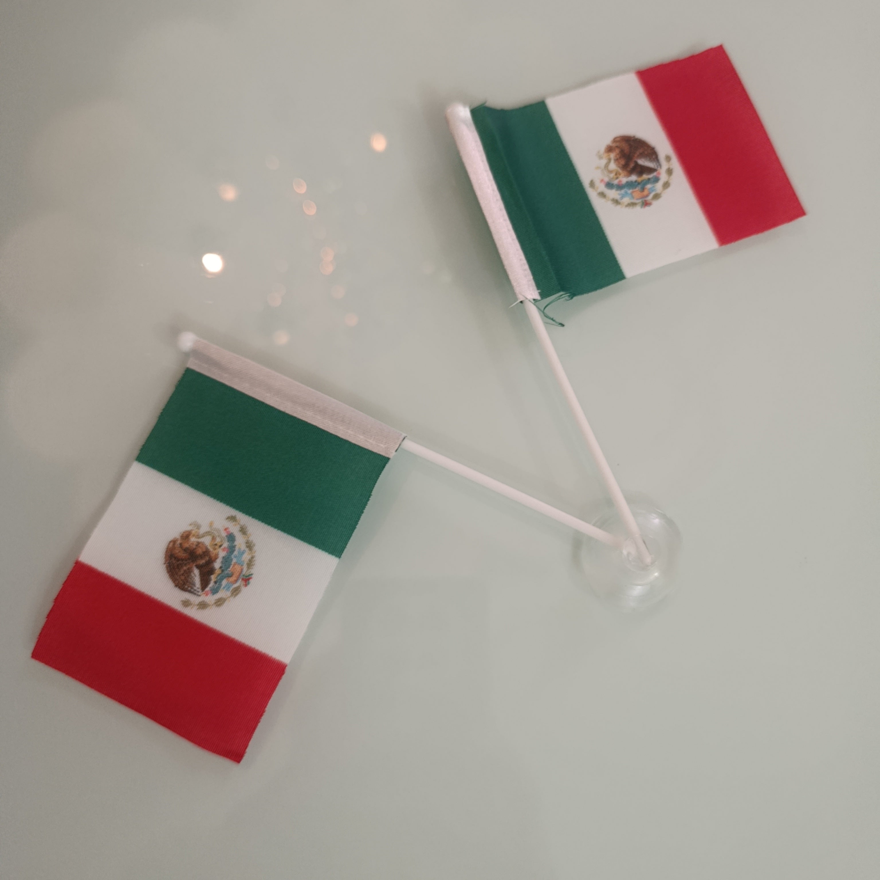 2 BANDERAS CON CHUPON PARA VIDRIO, BANDERITA MIDE 9.5 X 6.5 CM POR MAYOREO