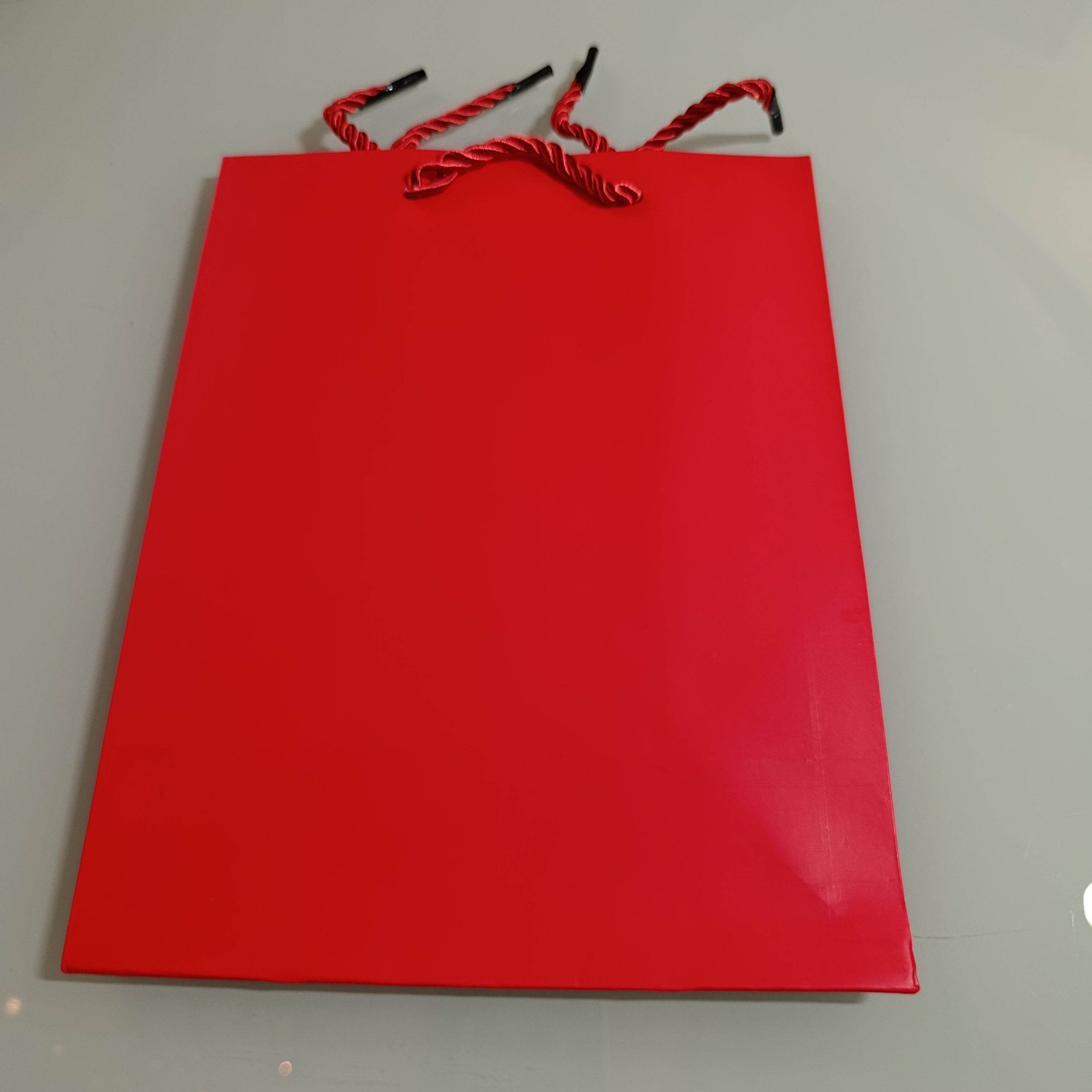 BOLSA DE PAPEL KRAFT PARA REGALO DE 23X18 CM CON CORDON DE LUJO POR MAYOREO