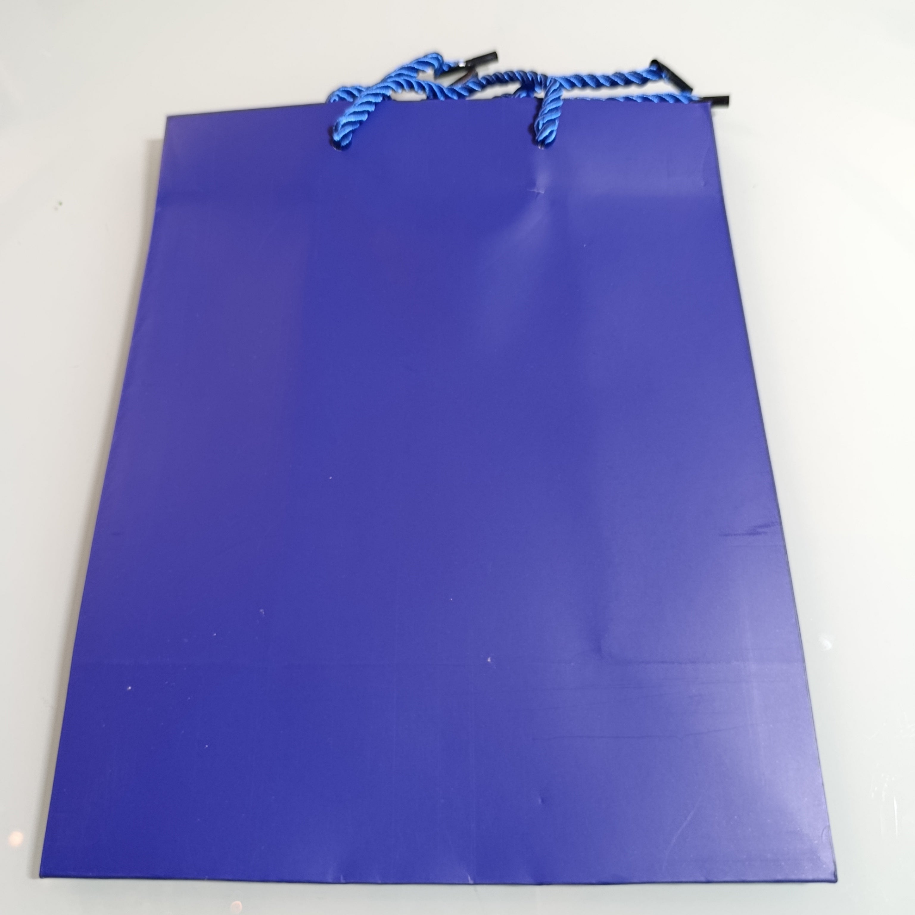 BOLSA DE PAPEL KRAFT PARA REGALO DE 23X18 CM CON CORDON DE LUJO POR MAYOREO