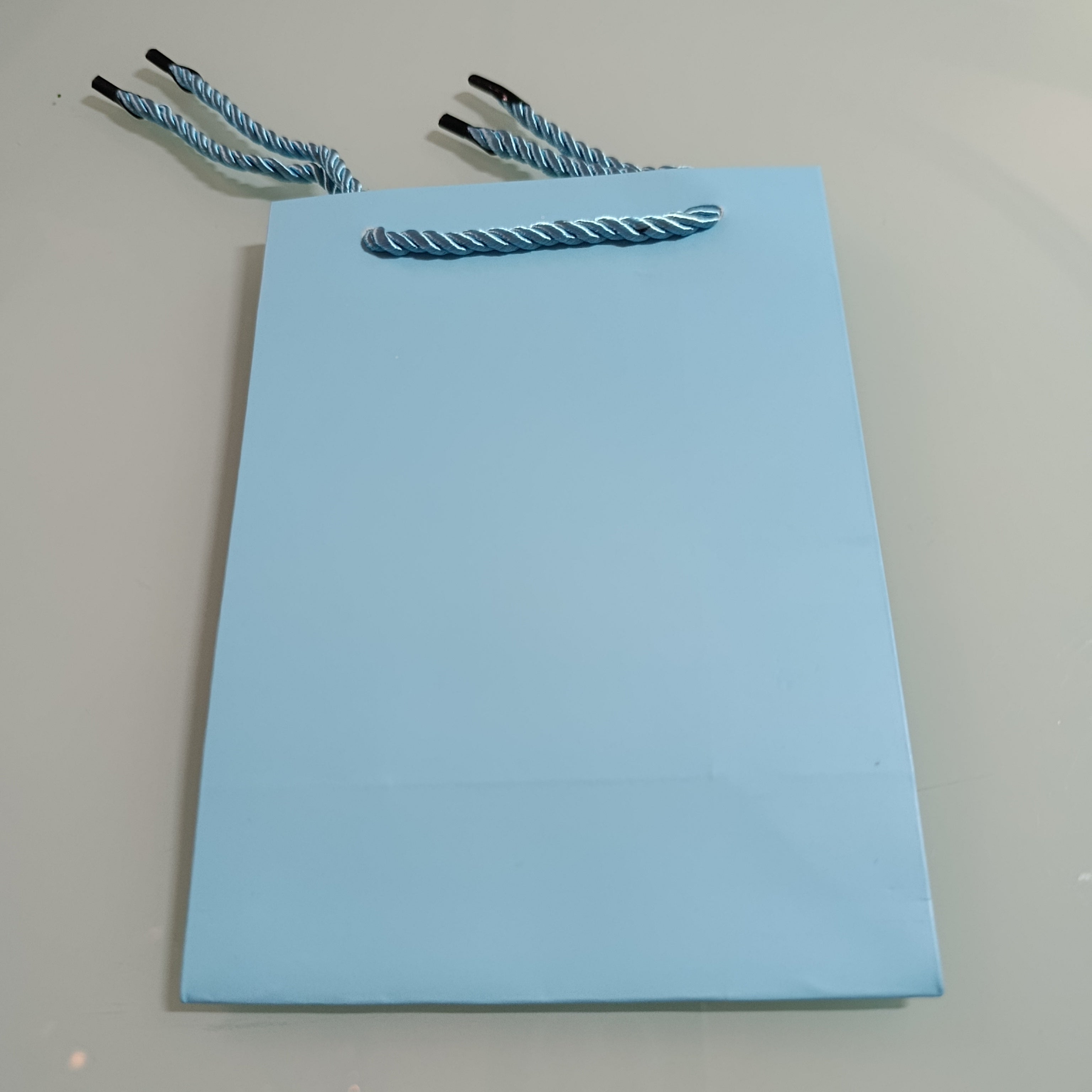 BOLSA DE PAPEL KRAFT PARA REGALO 18X13.5 CM CON AGUJETA DE PRIMERA CALIDAD POR MAYOREO