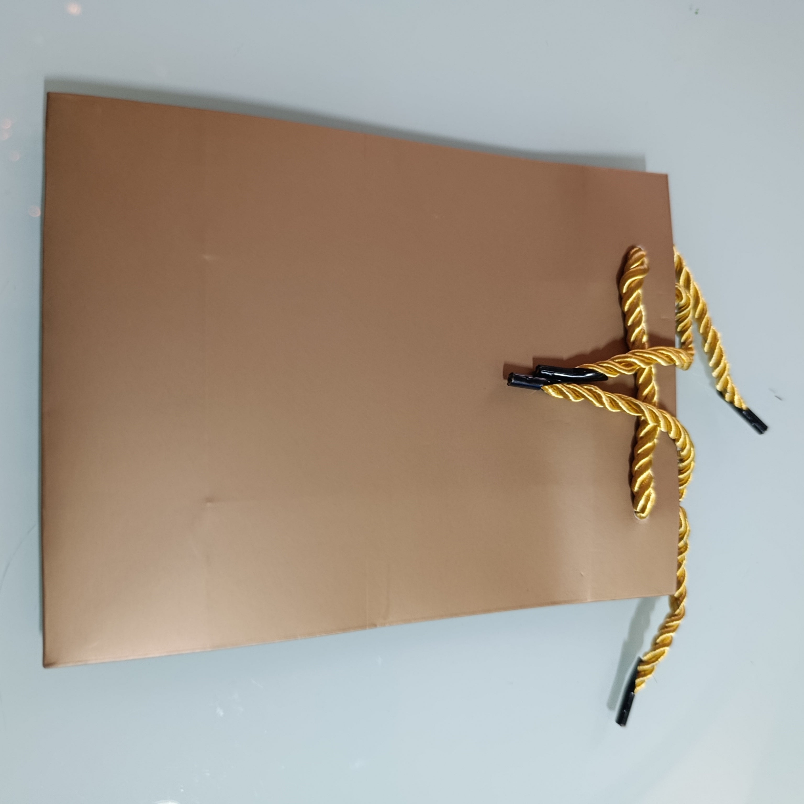 BOLSA DE PAPEL KRAFT PARA REGALO 18X13.5 CM CON AGUJETA DE PRIMERA CALIDAD POR MAYOREO