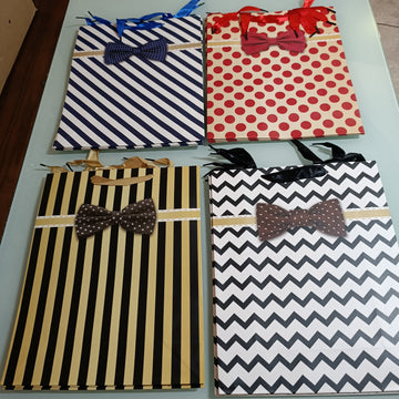 BOLSA DE REGALO PREMIUM 40X31 CM SURTIDA EN DISEÑOS Y COLORES POR MAYOREO