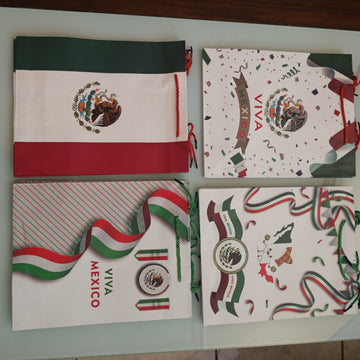 V2205- 12 PZA BOLSA DE REGALO 1A CALIDAD DE CARTON 32X26 CM CON LISTON MOTIVOS SURTIDOS FIESTAS PATRIAS POR MAYOREO