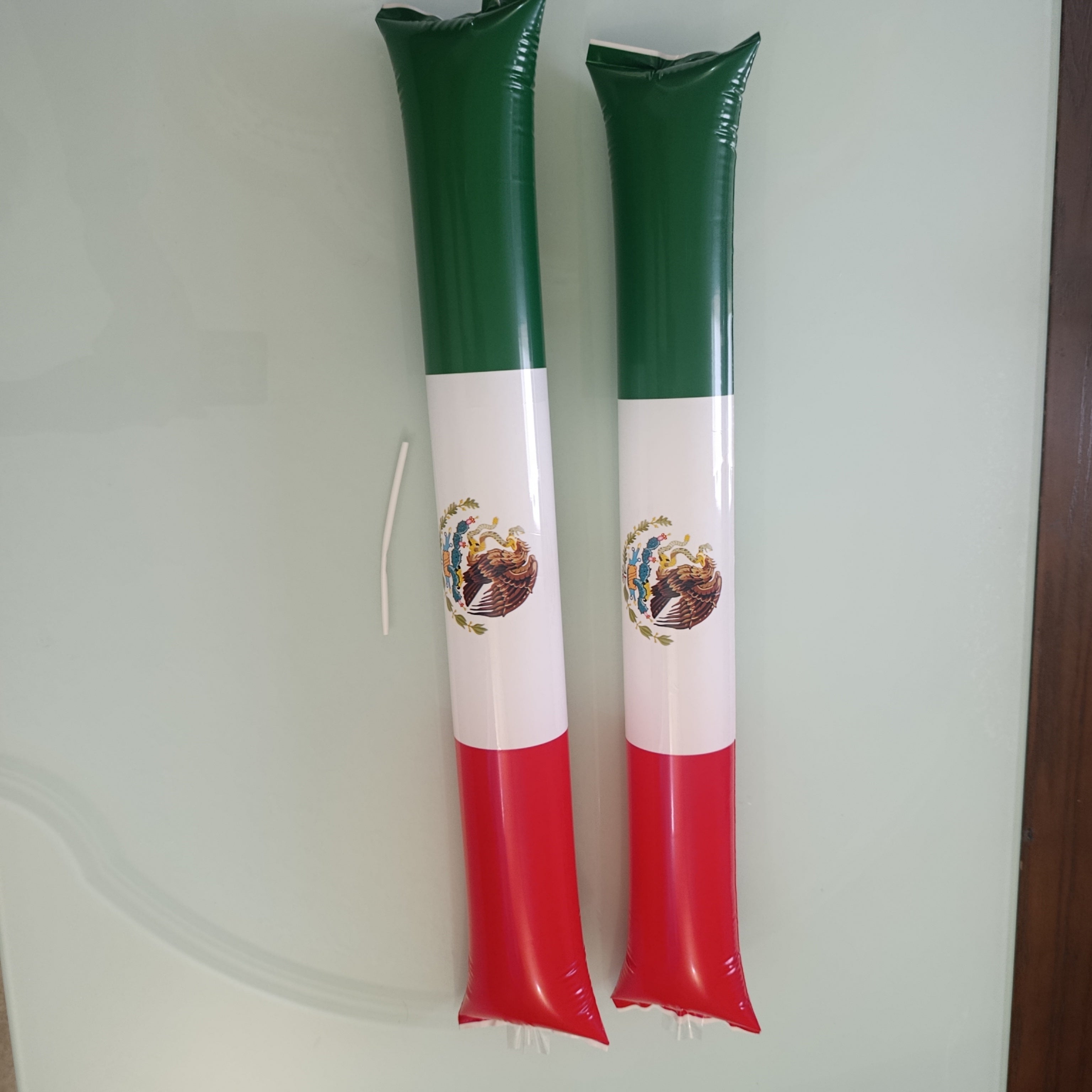 V2126-20 PARES GLOBO APLAUDIDOR TRICOLOR 58 CM C/U CON UN POPOTE PARA INFLARLOS