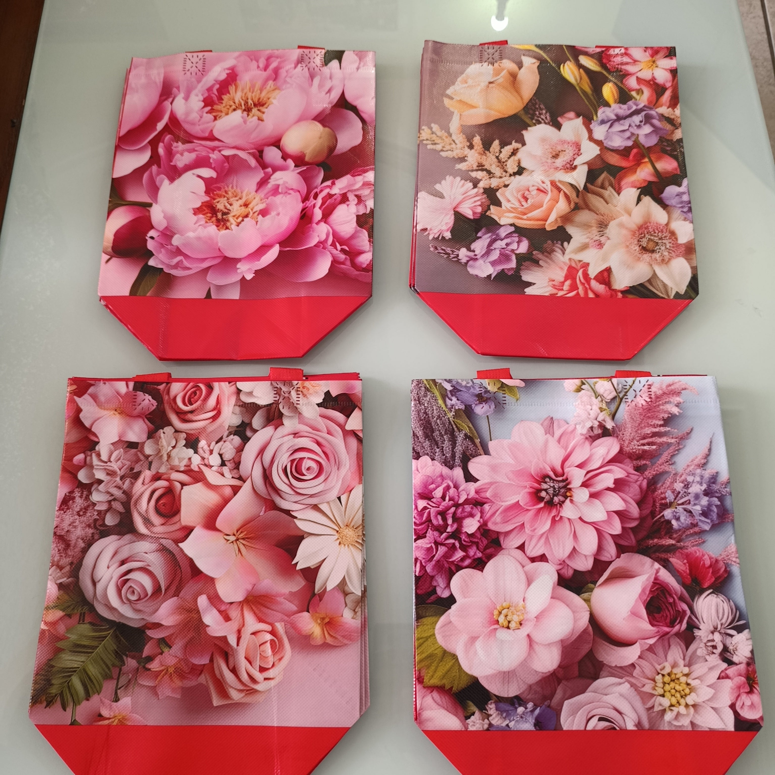 BOLSA DE PROPILENO DE 22X29 CM ESTAMPADA EN DISEÑOS FLORES Y COLORES SURTIDOS POR MAYOREO